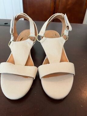 Aerosoles Heelrest Beige Strap Sandasl Women Size 8